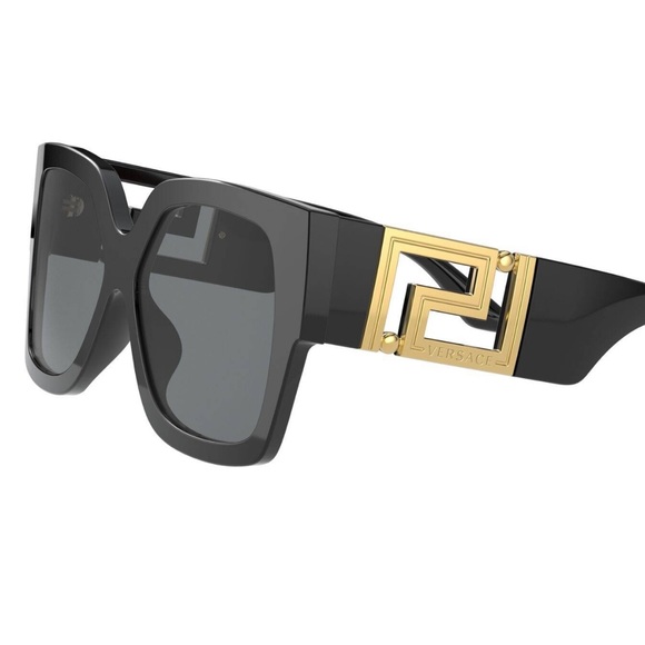 Versace: Greca Logo Oversized Gold Sunglasses - Picture 12 of 14